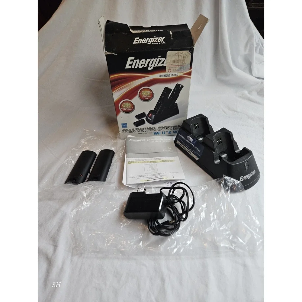 NEW- ENERGIZER DUAL PORT WII U/WII CHARGING STATION/DOCK/SYSTEM, 2 BATTERY PACKS